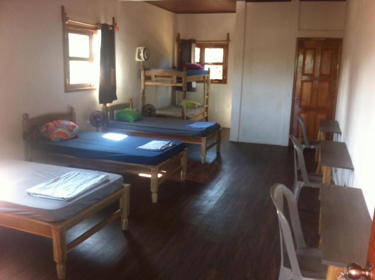 Badaboom Hostal & Surf Aposentillo エクステリア 写真