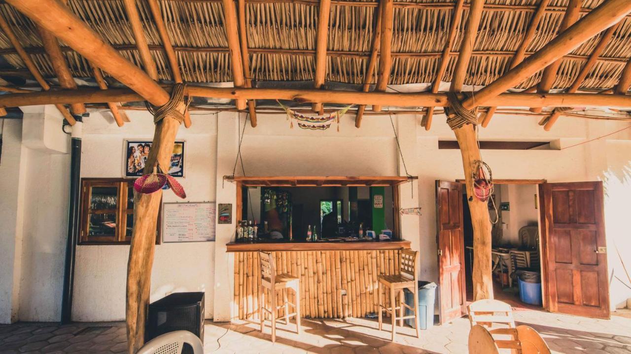 Badaboom Hostal & Surf Aposentillo エクステリア 写真